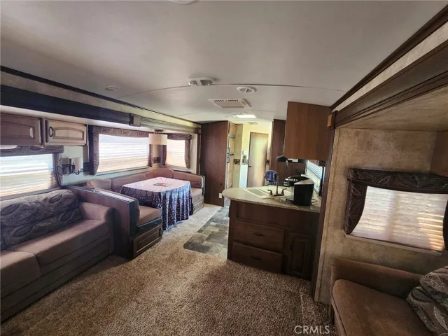 Slideouts, Dining & Kitchen In Trailer