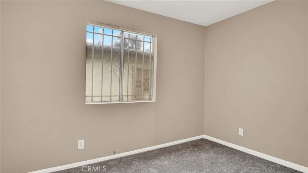 8022 Crockett Boulevard, Los Angeles, California 90001 home-pic-17