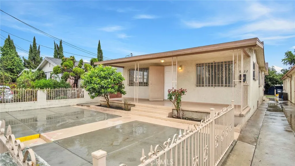 8022 Crockett Boulevard, Los Angeles, California 90001 home-pic-2
