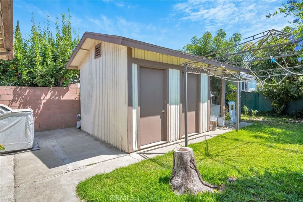 8022 Crockett Boulevard, Los Angeles, California 90001 home-pic-28