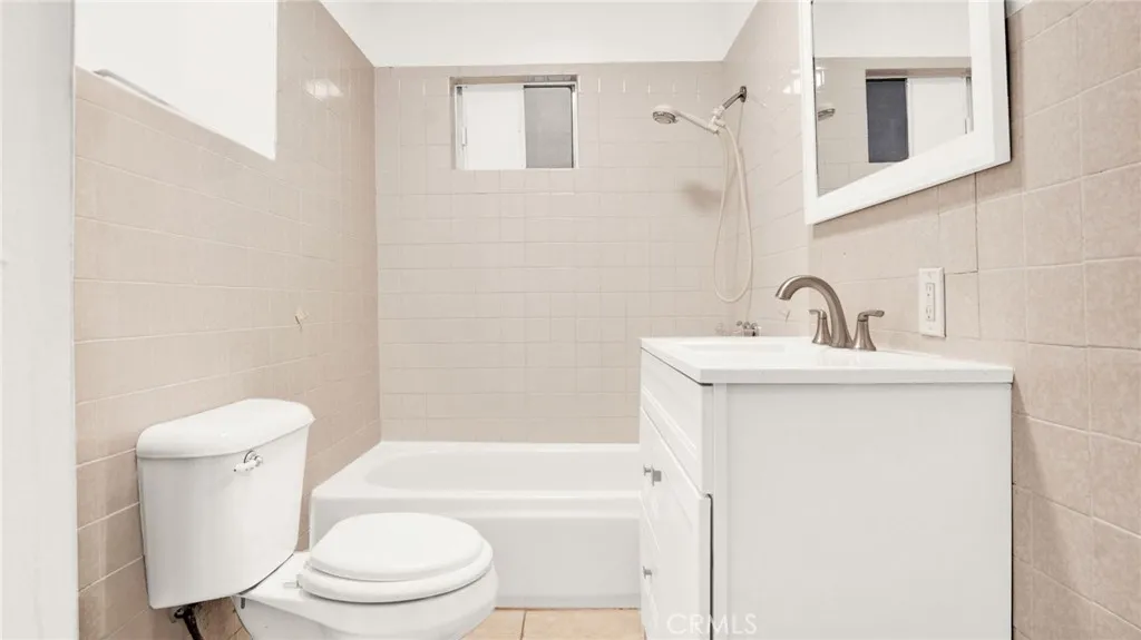 8022 Crockett Boulevard, Los Angeles, California 90001 home-pic-25