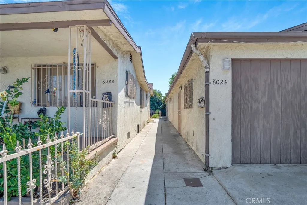 8022 Crockett Boulevard, Los Angeles, California 90001 home-pic-20