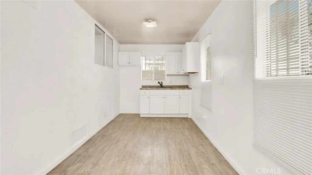 8022 Crockett Boulevard, Los Angeles, California 90001 home-pic-22