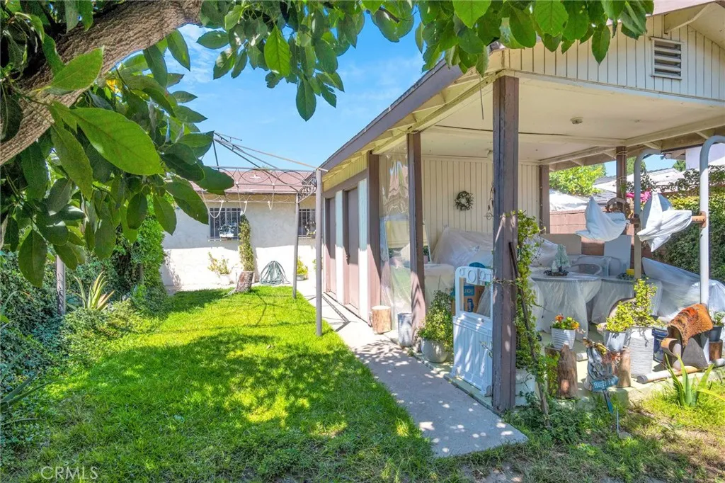 8022 Crockett Boulevard, Los Angeles, California 90001 home-pic-29