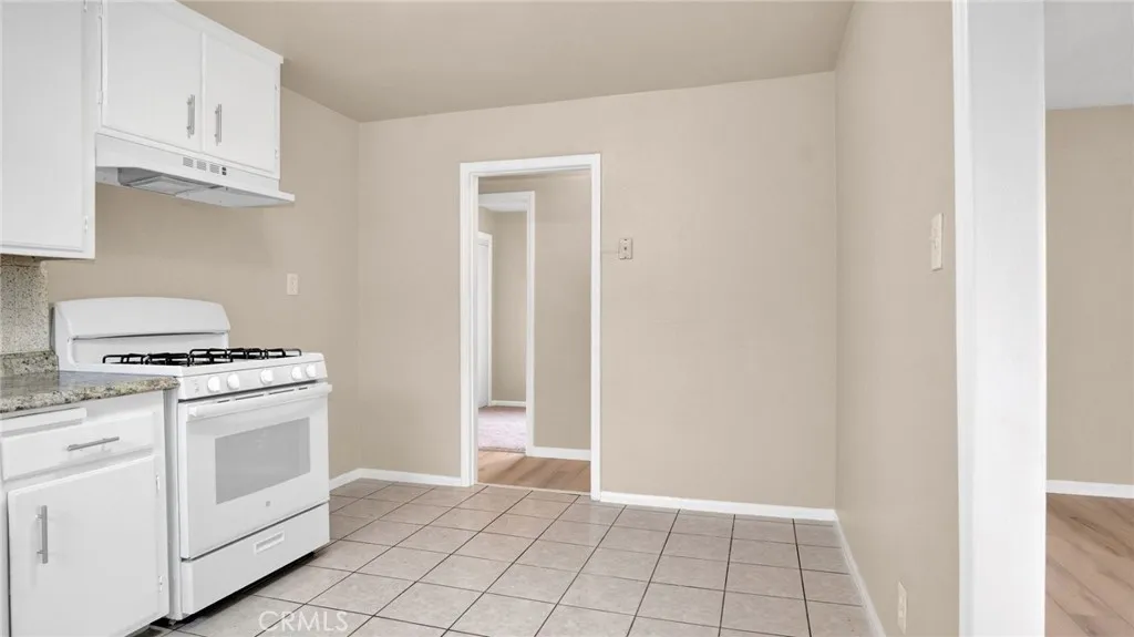 8022 Crockett Boulevard, Los Angeles, California 90001 home-pic-8