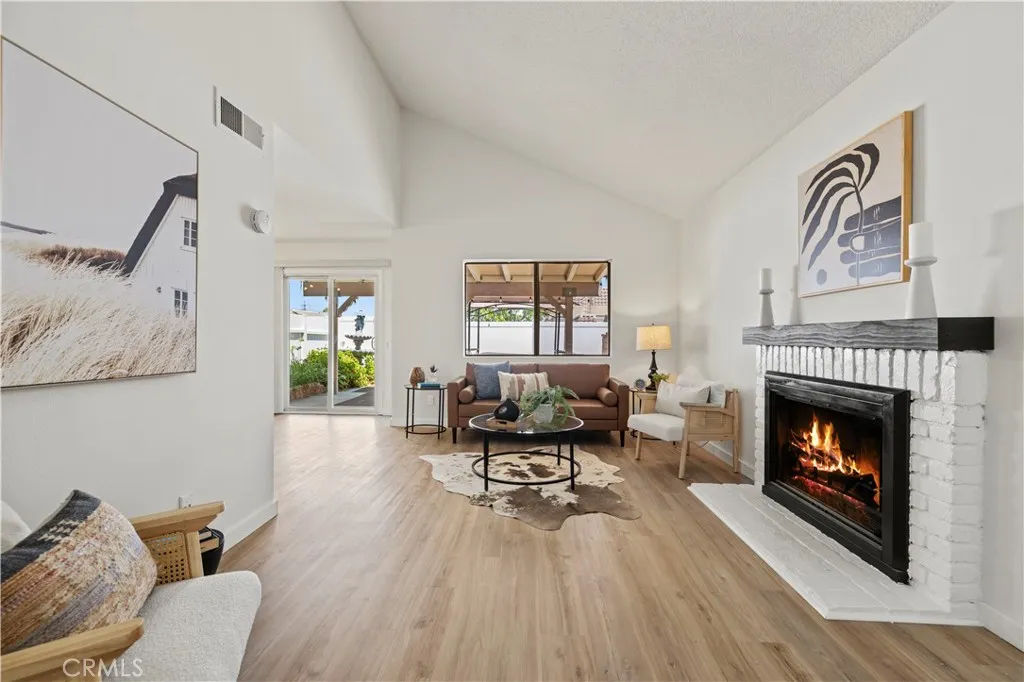 25273 Avenida Dorena, Newhall, California 91321 home-pic-13