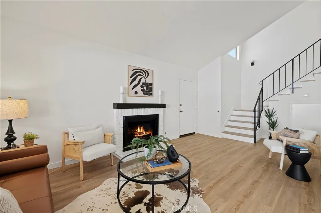 25273 Avenida Dorena, Newhall, California 91321 home-pic-16