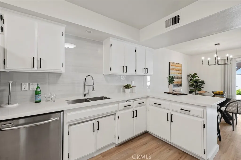 25273 Avenida Dorena, Newhall, California 91321 home-pic-6