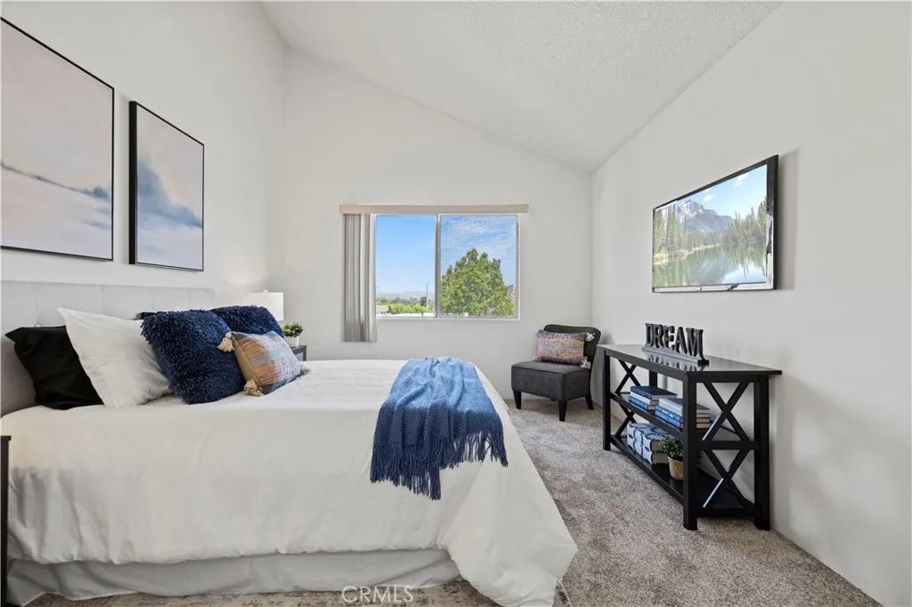 25273 Avenida Dorena, Newhall, California 91321 home-pic-24