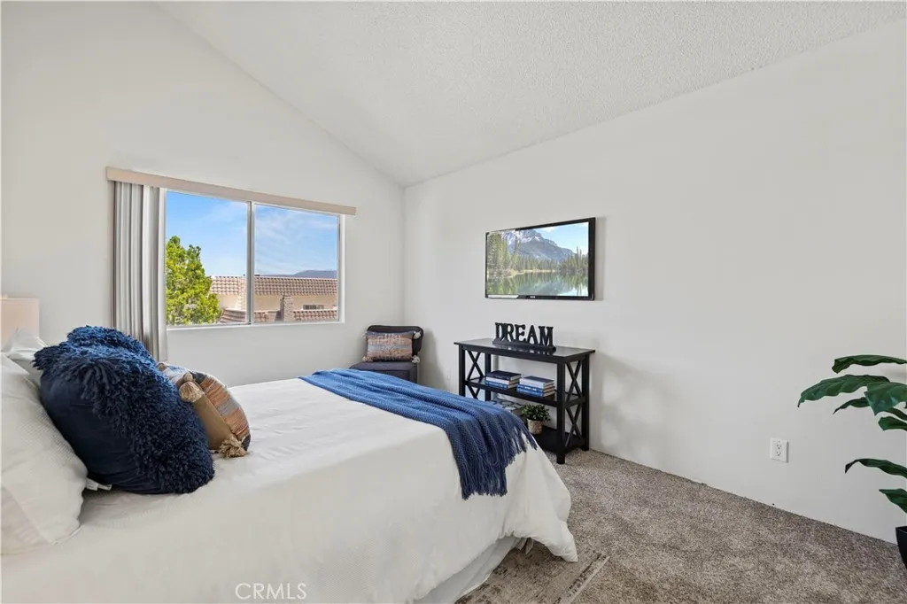 25273 Avenida Dorena, Newhall, California 91321 home-pic-26