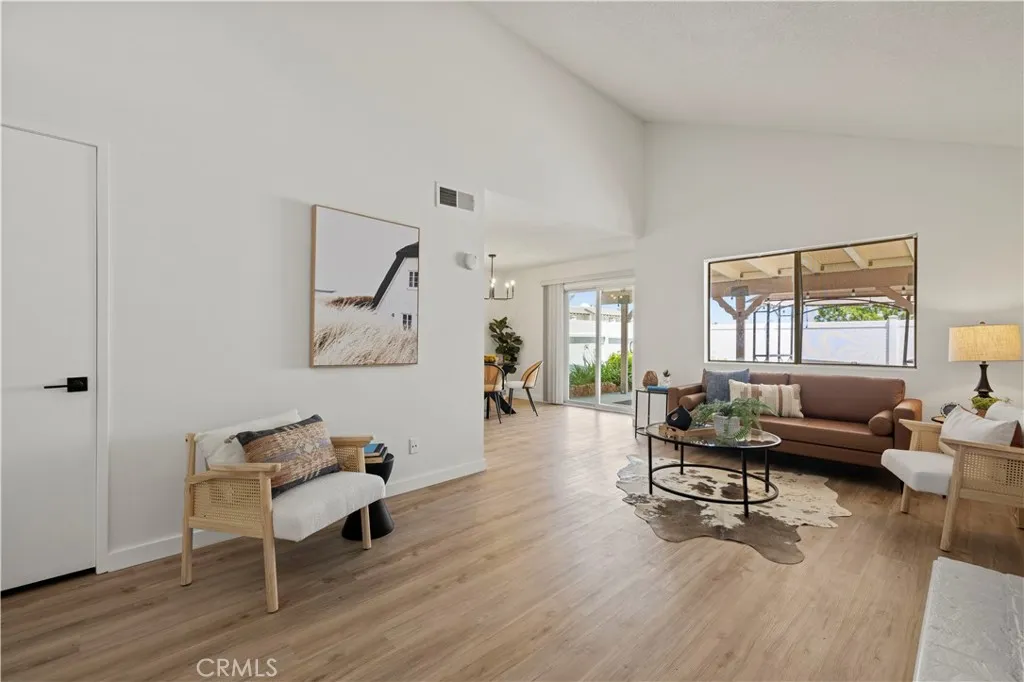 25273 Avenida Dorena, Newhall, California 91321 home-pic-19