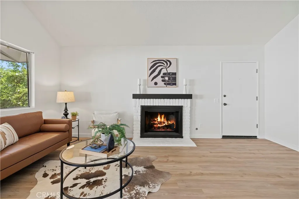 25273 Avenida Dorena, Newhall, California 91321 home-pic-15
