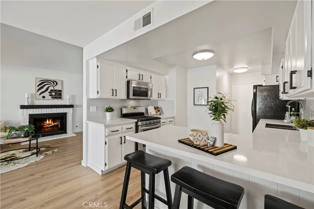 25273 Avenida Dorena, Newhall, California 91321 home-pic-1