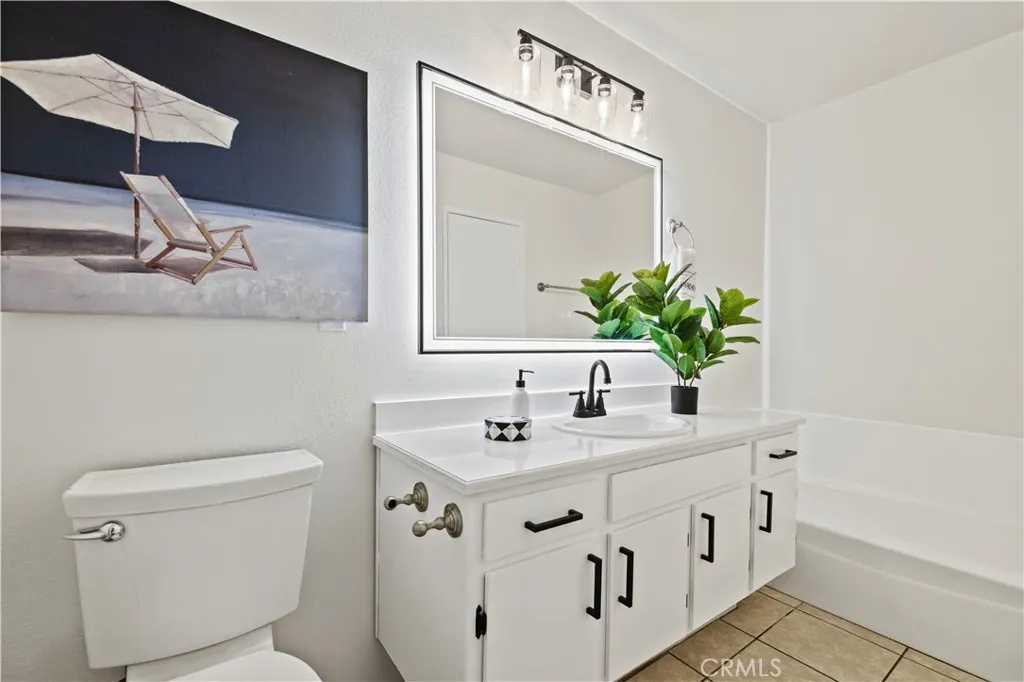 25273 Avenida Dorena, Newhall, California 91321 home-pic-21