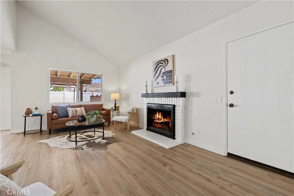 25273 Avenida Dorena, Newhall, California 91321 home-pic-14