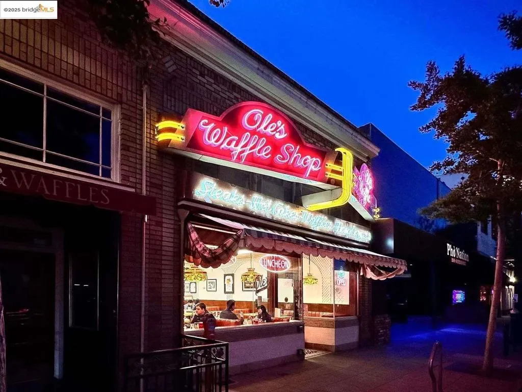 325 Kitty Hawk Rd Unit 207, Alameda, California 94501 home-pic-49