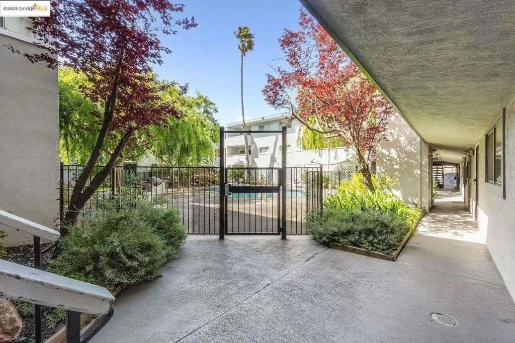 325 Kitty Hawk Rd Unit 207, Alameda, California 94501 home-pic-25