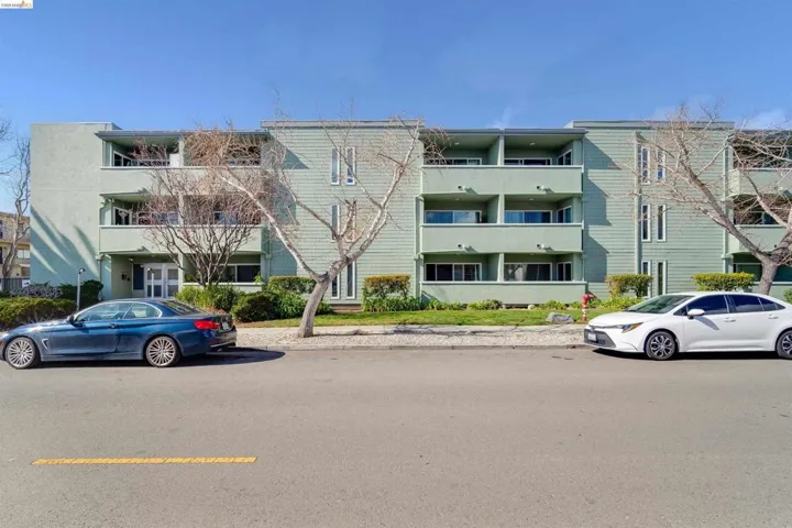 View of apartment building / complex