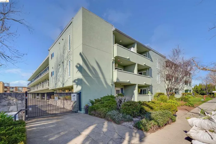 View of apartment building / complex