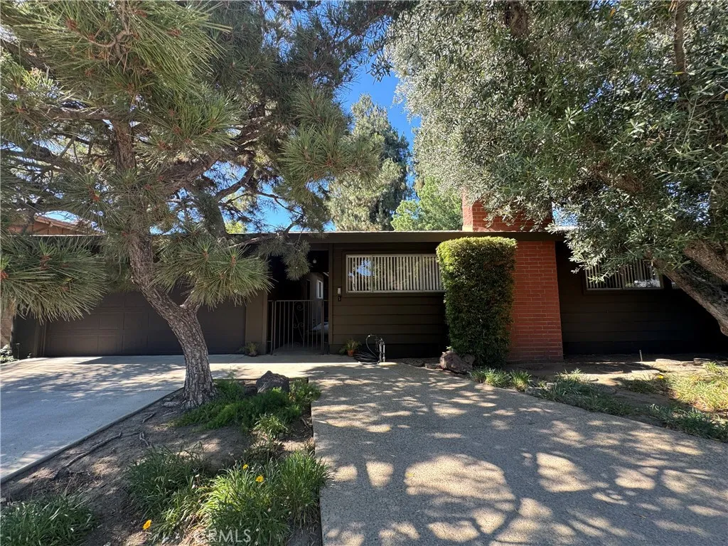 15929 Sunburst Street, North Hills, California 91343, 4 Bedrooms Bedrooms, ,2 BathroomsBathrooms,Residential,For Sale,Sunburst,GD25180479