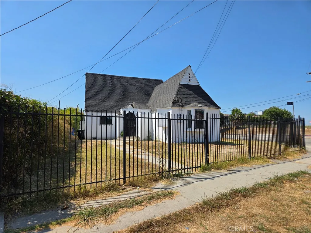 452 Laconia Boulevard, Los Angeles, California 90061 home-pic-0