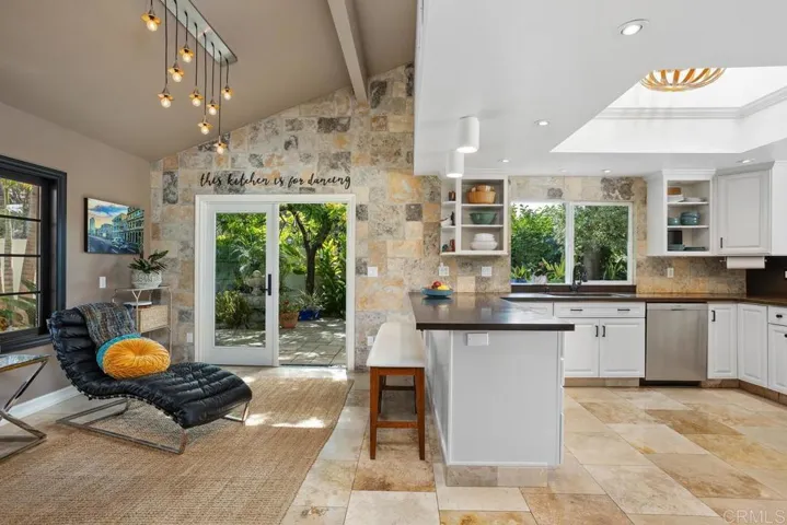 560 San Andres Dr., Solana Beach, California 92075