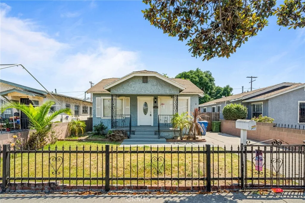 122 E 83rd Street, Los Angeles, California 90003 home-pic-0