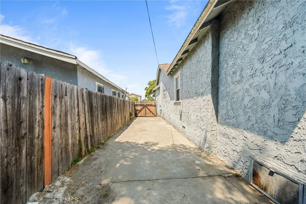 122 E 83rd Street, Los Angeles, California 90003 home-pic-32