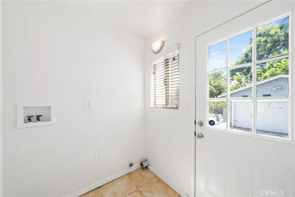 122 E 83rd Street, Los Angeles, California 90003 home-pic-16