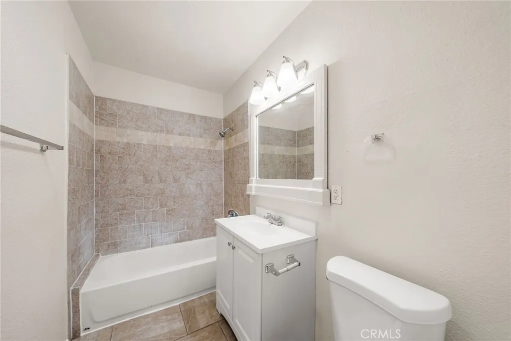 122 E 83rd Street, Los Angeles, California 90003 home-pic-23