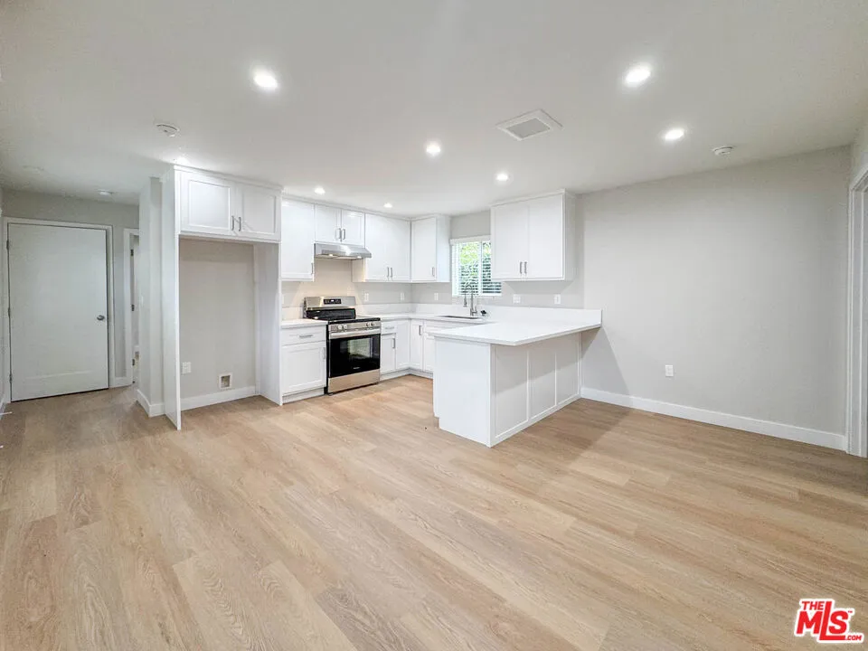 316 Ximeno Avenue, Long Beach, California 90814, 2 Bedrooms Bedrooms, ,2 BathroomsBathrooms,Residential Lease,For Rent,Ximeno,25576933