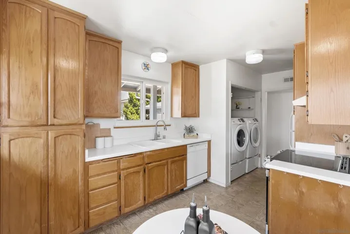 2122 March Pl, San Diego, California 92110