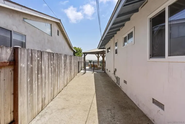 2122 March Pl, San Diego, California 92110