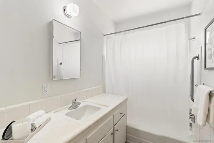 2122 March Pl, San Diego, California 92110