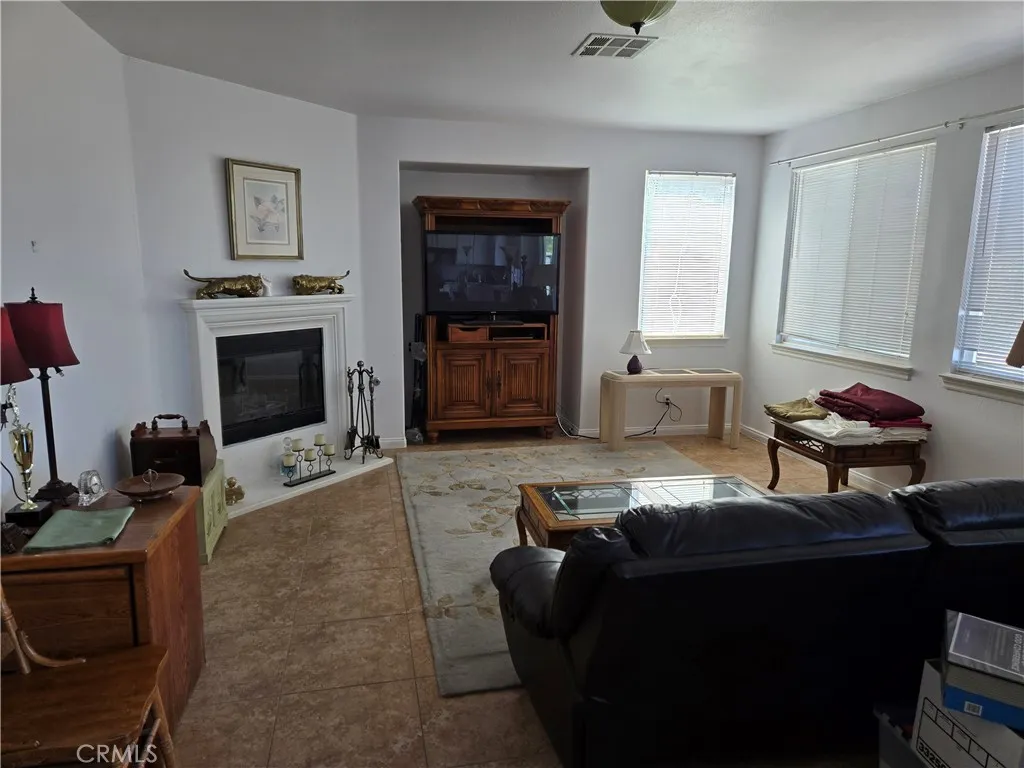28195 Juniper Tree Lane, Menifee, California 92585 home-pic-18