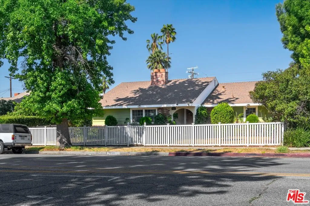 9253 Hayvenhurst Avenue, North Hills, California 91343, 3 Bedrooms Bedrooms, ,3 BathroomsBathrooms,Residential,For Sale,Hayvenhurst,25577025