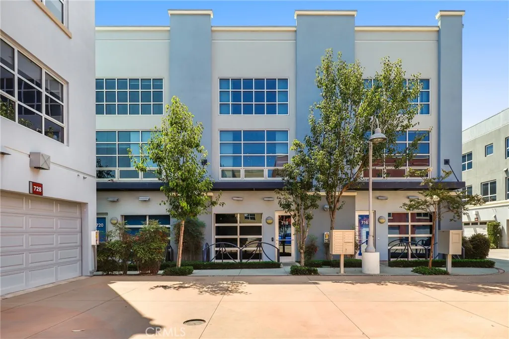 718 N Santiago Street, Santa Ana, California 92701, 1 Bedroom Bedrooms, ,2 BathroomsBathrooms,Residential,For Sale,Santiago,PW25179581