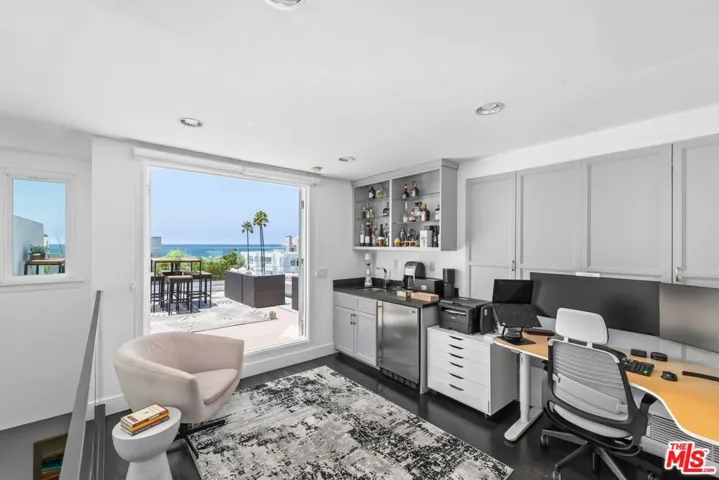 32 Galleon Street, Marina Del Rey, California 90292