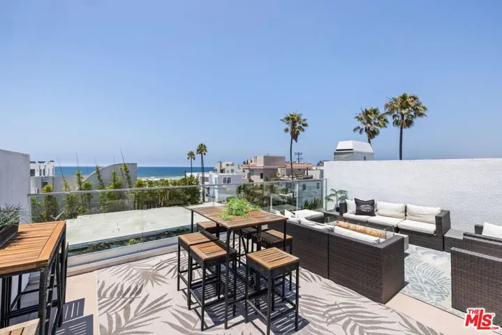 32 Galleon Street, Marina Del Rey, California 90292