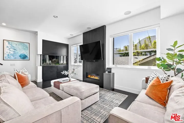 32 Galleon Street, Marina Del Rey, California 90292
