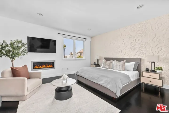 32 Galleon Street, Marina Del Rey, California 90292