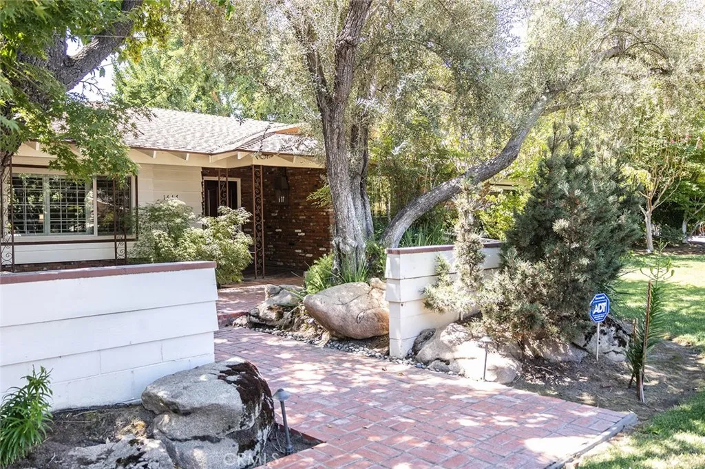 1647 W Wrenwood Avenue, Fresno, California 93711 home-pic-2