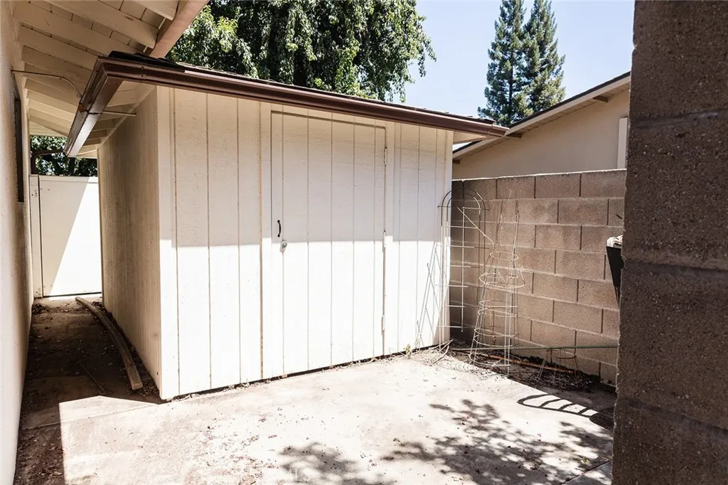 1647 W Wrenwood Avenue, Fresno, California 93711 home-pic-33