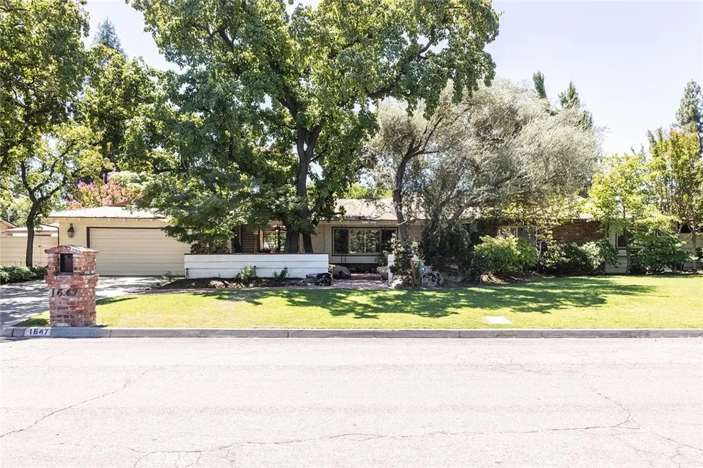 1647 W Wrenwood Avenue, Fresno, California 93711 home-pic-0