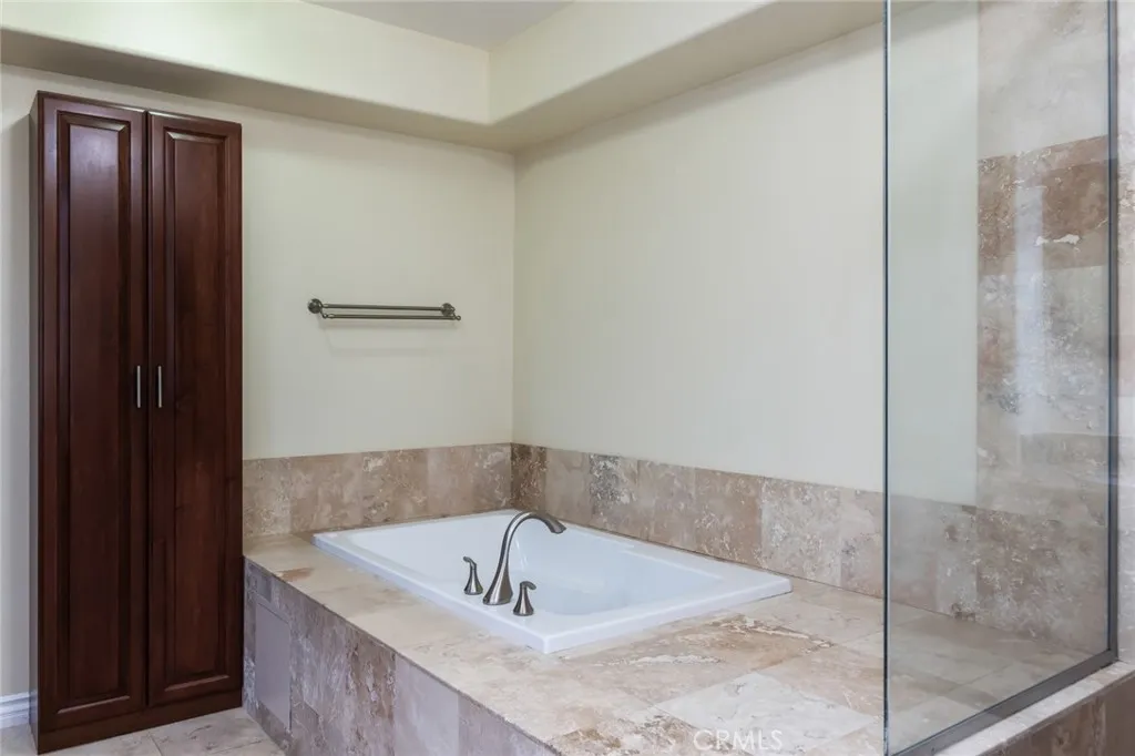 5305 Bellingham Avenue 103, Valley Village, California 91607 home-pic-31