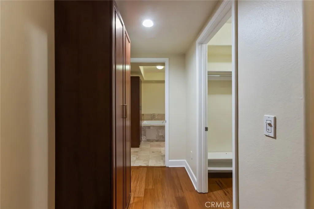 5305 Bellingham Avenue 103, Valley Village, California 91607 home-pic-26