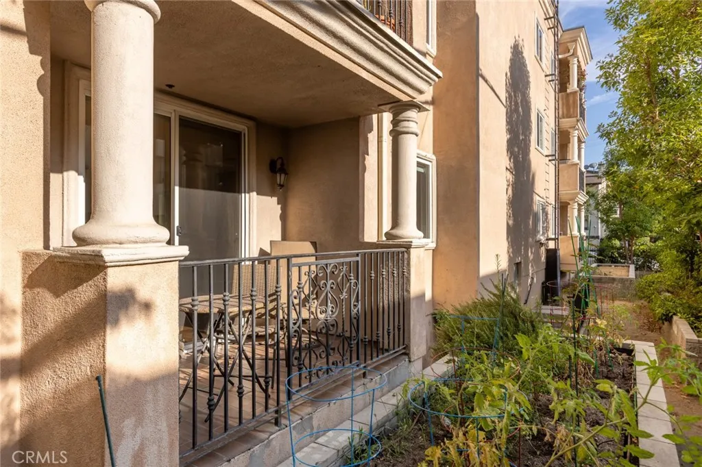 5305 Bellingham Avenue 103, Valley Village, California 91607 home-pic-40