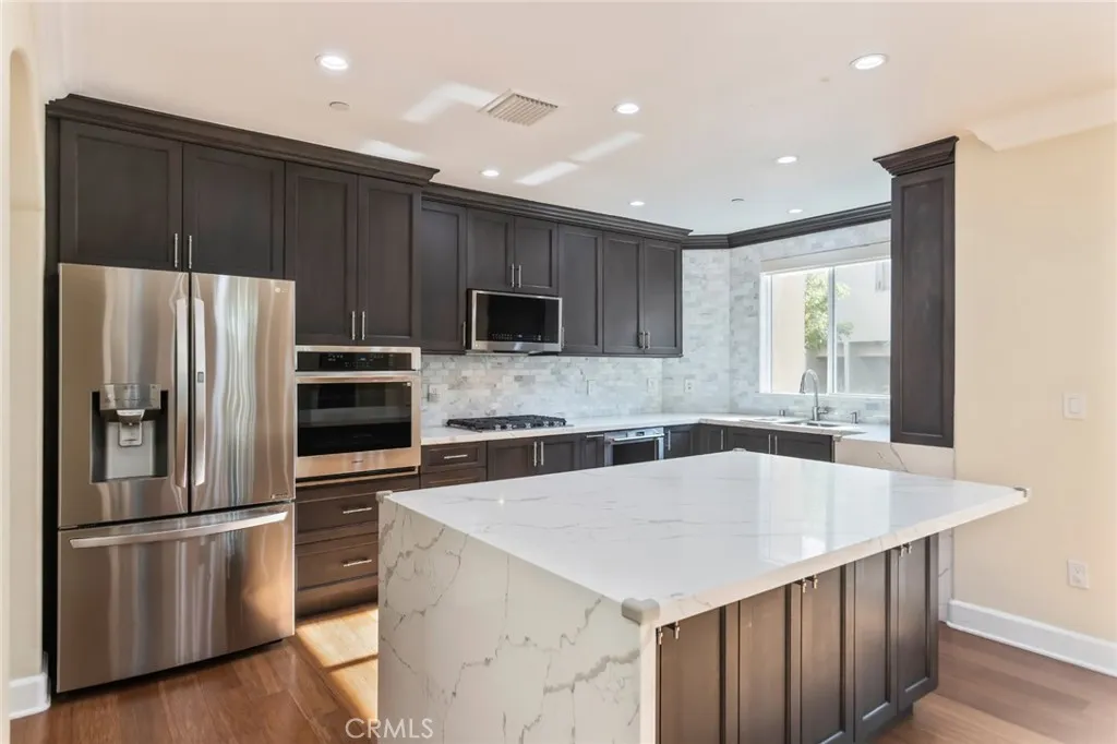 5305 Bellingham Avenue 103, Valley Village, California 91607 home-pic-11