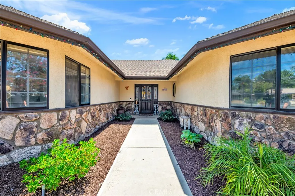 4455 Brighton Court, Hemet, California 92544 home-pic-4