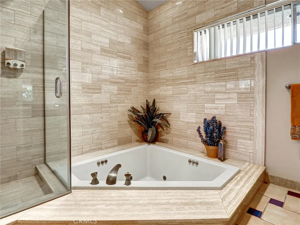 208 Kavenish Drive S, Rancho Mirage, California 92270 home-pic-31